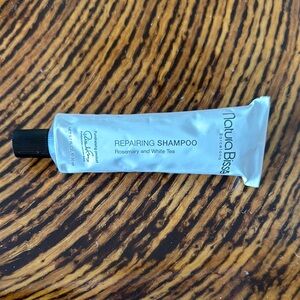 Natura Bissé Rosemary and White Tea Repairing Shampoo